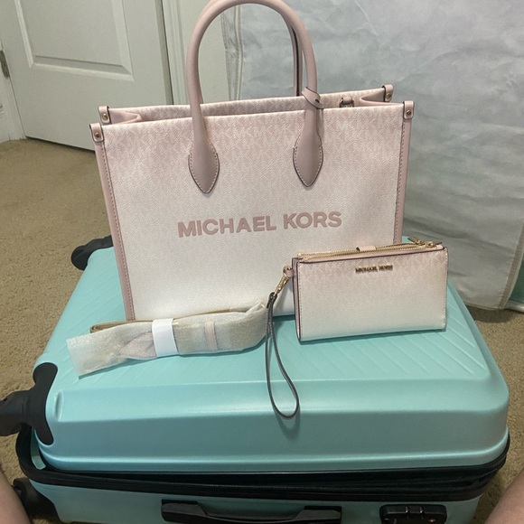 Michael Kors Blush Pink Tote and Wallet Set - Picture 1 of 5